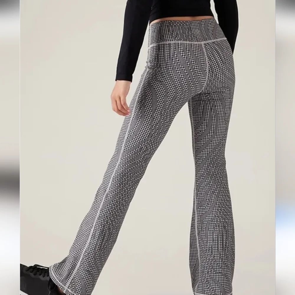 Athleta Girl High Rise Chit Chat Flare Workout Pants Houndstooth Checkered Sz 14